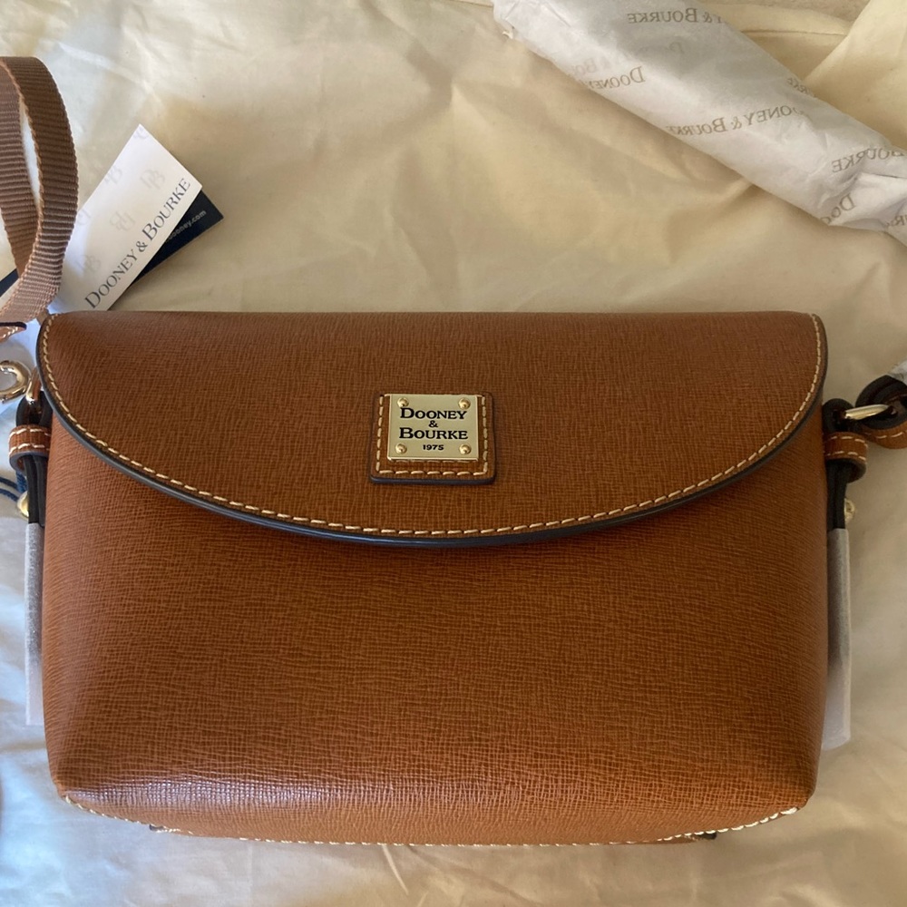 New authentic Dooney & Bourke Pebble Grain Crossbody Saddle Bag with Str…